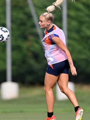Alisha Lehmann play football