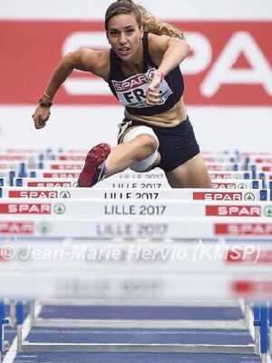 Laura Valette hurdles